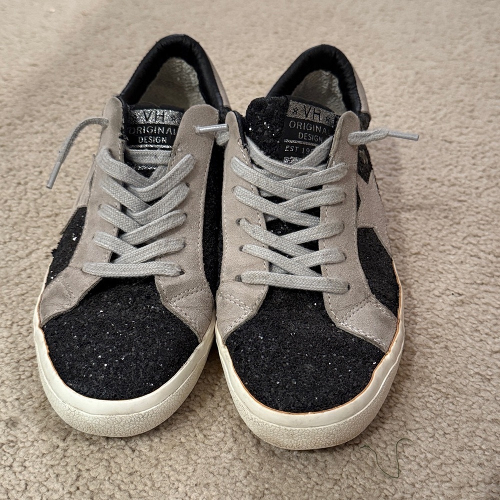 Vintage Havana Glitter Star Black Sparkle Sneaker, size 8